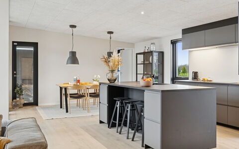 Emelina - 300M from the Sea: Meubles, Sol, Cuisine, Bois, Design Intérieur, Comptoir, Sol, Plafond, Luminaire, Appareil De Cuisine