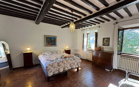 Allo Scoiattolo: Mur, Bois, Meubles, Chambre, Plafond, Pièce, Domicile, Lit, Cadre De Lit, Literie