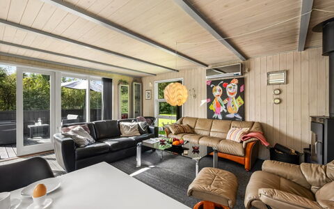Vilhelm - 10Km from the Sea: Design Intérieur, Bois, Plafond, Sol, Canapé, Sol, Meubles, Salon, Pièce, Domicile