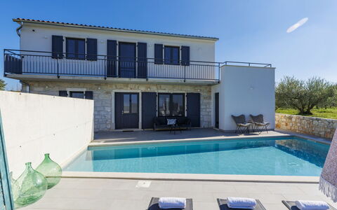 Villa Tiamo: Bleu, Ciel, Zone Résidentielle, Piscine, Domicile, Composite, Biens, Villa, Recours, Ombre
