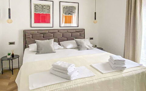 Villa 5: Meubles, Lit, Design Intérieur, Chambre, Sol, Sol, Literie, Bois, Drap De Lit, Pièce