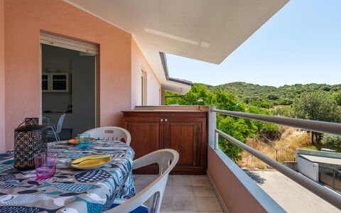 Carigi: Appartement, Balcon, Tache De Bois, Chaise, Ombre, Mobilier De Jardin, Dur, Table Cuisine Et Salle A Manger, Plate-Forme, Porche