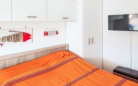 Carigi: Meubles, Design Intérieur, Chambre, Lit, Bois, Pièce, Sol, Sol, Textile, Drap De Lit