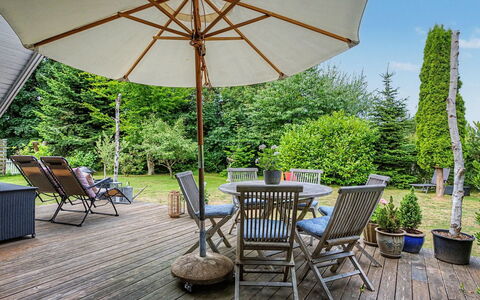 Lirim - 400M from the Sea: Chalet, Arrière-Cour, Cour, Batiments Jardin, Cabanon, Siding, Mobilier De Jardin, Cabane En Rondins, Structure En Plein Air, Cabane