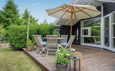 Lirim - 400M from the Sea: Chalet, Arrière-Cour, Cour, Batiments Jardin, Cabanon, Siding, Mobilier De Jardin, Cabane En Rondins, Structure En Plein Air, Cabane
