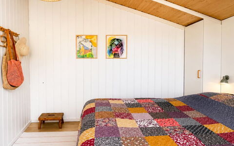 Lirim - 400M from the Sea: Design Intérieur, Chambre, Bois, Sol, Lit, Sol, Linge, Plafond, Meubles, Textile