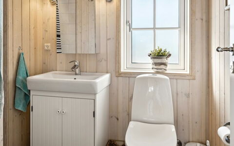 Dietke - 85M from the Sea: Luminaire Plomberie, Sol, Salle De Bains, Évier, Design Intérieur, Bois, Sol, Lavabo, Toilette, Robinet