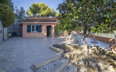 Villa Caroline, Private Pool and Seaview: Dalle, Ombre, Tuile, Béton, Jardin, Allée, Aménagement Paysager, Cour, Pavé, Cour