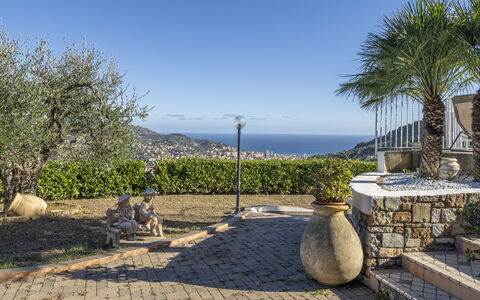 Villa Caroline, Private Pool and Seaview: Paysage, Mer, Pot De Fleur, Océan, Dalle, Côte, Aménagement Paysager, Plante D'Appartement, Tropiques