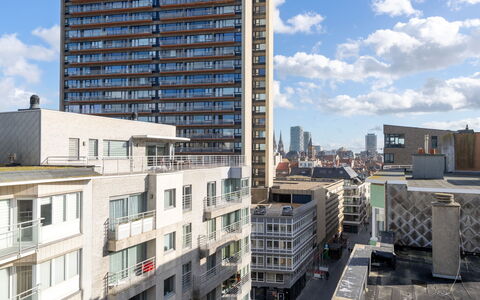 Florence with Private Garage: Bâtiment, Jour, Zone Urbaine, Ville, Zone Métropolitaine, Appartement, Quartier, Skyscraper, Façade