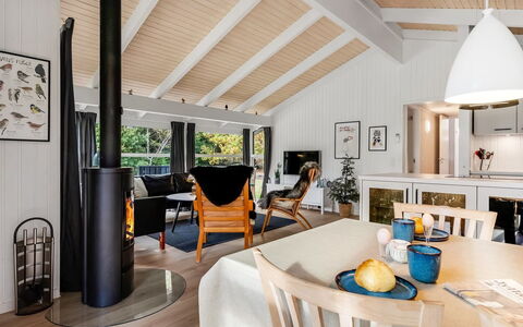 Edvard - 300M from the Sea: Design Intérieur, Meubles, Sol, Bois, Sol, Plafond, Salon, Parquet, Luminaire, Pièce