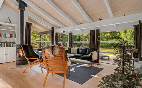 Edvard - 300M from the Sea: Design Intérieur, Sol, Meubles, Bois, Plafond, Sol, Parquet, Salon, Canapé, Domicile