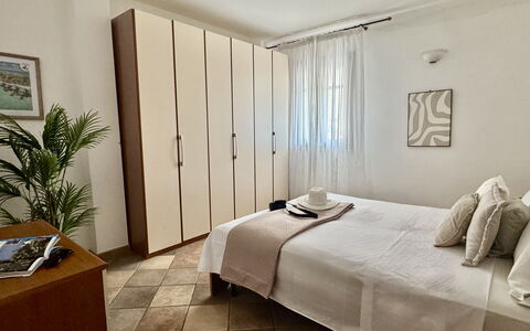 Casa Paola-connessione Starlink: Lit, Meubles, Chambre, Sol, Sol, Design Intérieur, Drap De Lit, Bois, Literie, Pièce