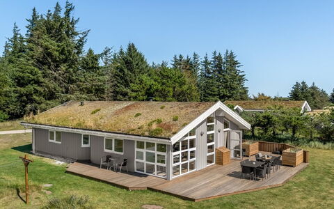 Melita - 2Km from the Sea: Bleu, Arbuste, Chalet, Couverture De Sol, Jardin, Biens, Ombre, Aménagement Paysager, Ferme, Eco Hôtel