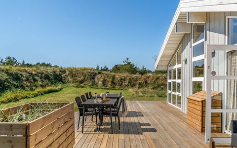 Melita - 2Km from the Sea: Bleu, Arbuste, Chalet, Couverture De Sol, Jardin, Biens, Ombre, Aménagement Paysager, Ferme, Eco Hôtel