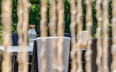 Melita - 2Km from the Sea: Bleu, Arbuste, Chalet, Couverture De Sol, Jardin, Biens, Ombre, Aménagement Paysager, Ferme, Eco Hôtel