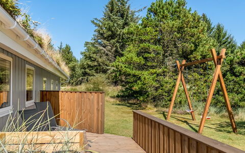 Melita - 2Km from the Sea: Bleu, Arbuste, Chalet, Couverture De Sol, Jardin, Biens, Ombre, Aménagement Paysager, Ferme, Eco Hôtel