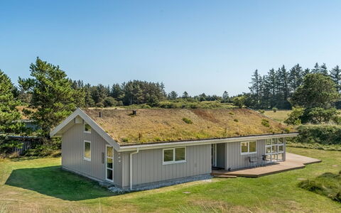 Melita - 2Km from the Sea: Bleu, Arbuste, Chalet, Couverture De Sol, Jardin, Biens, Ombre, Aménagement Paysager, Ferme, Eco Hôtel
