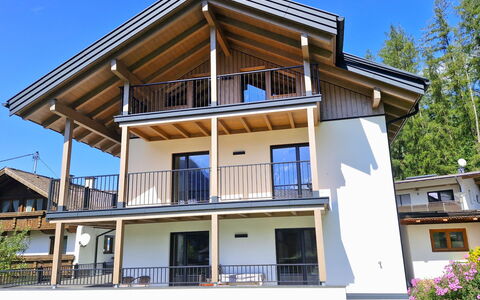 Hannes: Domicile, Porche, Maison, Balcon, Chalet, Siding, Pente, Biens, Villa, Balustrade