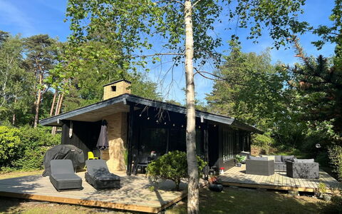 Sheyla - 70M from the Sea: Chalet, Arrière-Cour, Cour, Batiments Jardin, Cabanon, Siding, Mobilier De Jardin, Cabane En Rondins, Structure En Plein Air, Cabane