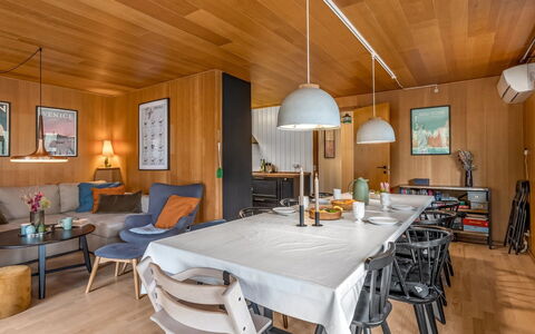 Sheyla - 70M from the Sea: Chalet, Arrière-Cour, Cour, Batiments Jardin, Cabanon, Siding, Mobilier De Jardin, Cabane En Rondins, Structure En Plein Air, Cabane