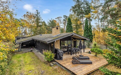 Sheyla - 70M from the Sea: Chalet, Arrière-Cour, Cour, Batiments Jardin, Cabanon, Siding, Mobilier De Jardin, Cabane En Rondins, Structure En Plein Air, Cabane