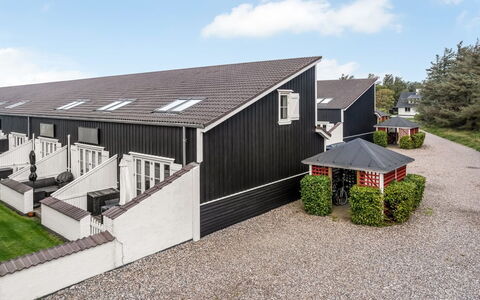 Epiphania - 100M to the Fjord: Domicile, Zone Résidentielle, Maison, Chalet, Toit, Lot Terre, Siding, Jardin, Biens, Pelouse