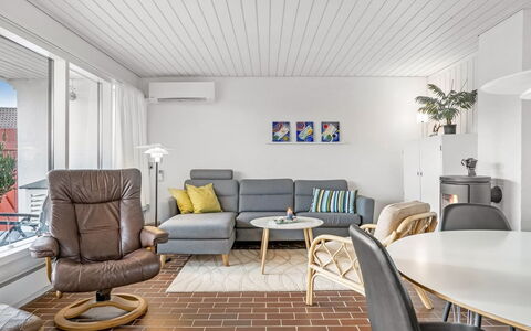 Ketilbiorn - 700M from the Sea: Meubles, Design Intérieur, Sol, Sol, Bois, Plafond, Canapé, Salon, Parquet, Éclairage