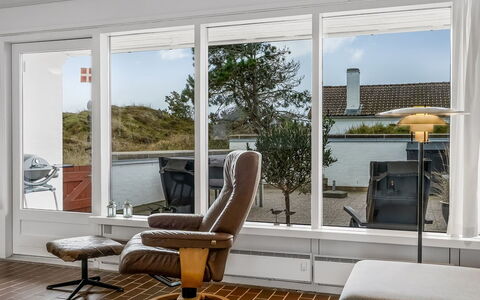 Ketilbiorn - 700M from the Sea: Meubles, Design Intérieur, Sol, Bois, Sol, Éclairage, Salon, Domicile, Pièce, Chaise
