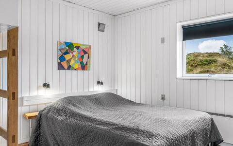 Ketilbiorn - 700M from the Sea: Bois, Plafond, Sol, Chambre, Sol, Design Intérieur, Pièce, Lit, Literie, Drap De Lit
