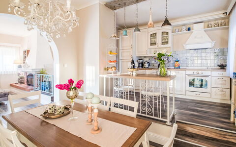 Kontrada: Porte, Balcon, Chaise, Mobilier De Jardin, Cour, Allée, Plante D'Appartement, Cour, Passerelle, Pot De Fleur