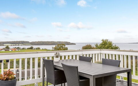 Albine - 500M from the Sea: Meubles, Parquet, Plate-Forme, Porche, Chaise, Dur, Tache De Bois, Balcon, Table Cuisine Et Salle A Manger, Mobilier De Jardin