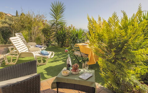 Casa di Bruna Seaview, Albenga: Arbuste, Mobilier De Jardin, Meubles, Jardin, Eco Hôtel, Chaise, Aménagement Paysager, Recours, Cour, Tableau De Plein Air
