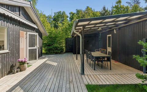 Amitola - 800M from the Sea: Bois, Domicile, Dur, Plate-Forme, Parquet, Planche, Composite, Chalet, Ombre, Porche