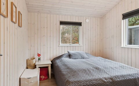 Amitola - 800M from the Sea: Bois, Chambre, Design Intérieur, Sol, Plafond, Sol, Lit, Meubles, Pièce, Drap De Lit