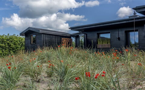 Solfrid - 900M from the Sea: Bleu, Arbuste, Chalet, Couverture De Sol, Jardin, Biens, Ombre, Aménagement Paysager, Ferme, Eco Hôtel