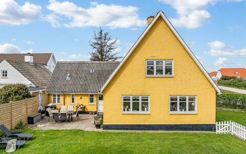 Fränze - 500M from the Sea: Chalet, Arrière-Cour, Cour, Batiments Jardin, Cabanon, Siding, Mobilier De Jardin, Cabane En Rondins, Structure En Plein Air, Cabane