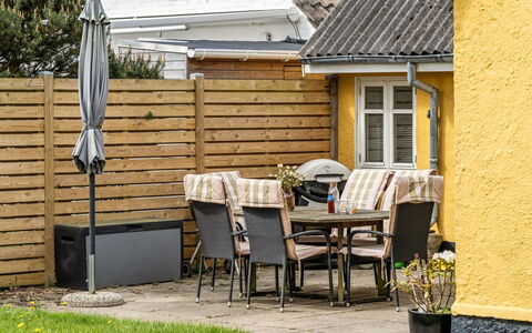 Fränze - 500M from the Sea: Chalet, Arrière-Cour, Cour, Batiments Jardin, Cabanon, Siding, Mobilier De Jardin, Cabane En Rondins, Structure En Plein Air, Cabane