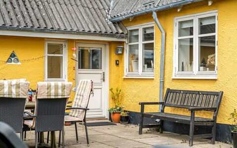 Fränze - 500M from the Sea: Chalet, Arrière-Cour, Cour, Batiments Jardin, Cabanon, Siding, Mobilier De Jardin, Cabane En Rondins, Structure En Plein Air, Cabane