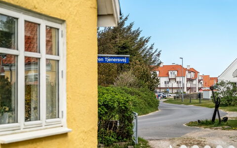 Fränze - 500M from the Sea: Chalet, Arrière-Cour, Cour, Batiments Jardin, Cabanon, Siding, Mobilier De Jardin, Cabane En Rondins, Structure En Plein Air, Cabane
