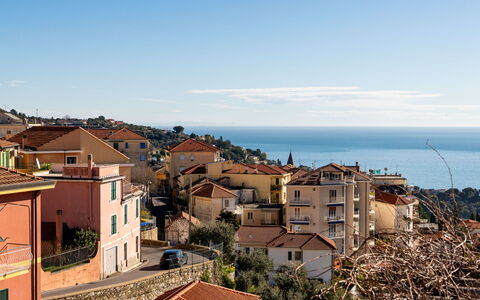 Terrazza con Glicine: Bleu, Bâtiment, Zone Résidentielle, Horizon, Ville, Maison, Été, Ville, Quartier, Domicile