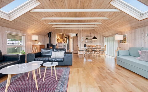 Athislus - 1.1Km from the Sea: Bois, Plafond, Design Intérieur, Domicile, Parquet, Dur, Luminaire, Salon, Planche, Table Cuisine Et Salle A Manger