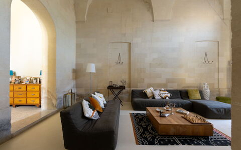 Palazzo Villani Lubelli: Meubles, Design Intérieur, Mur, Sol, Sol, Canapé, Salon, Plafond, Pièce, Éclairage