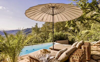 Villa Chiovada: Mobilier De Jardin, Meubles, Parapluie, Recours, Ombre, Eco Hôtel, Chaise, Piscine, Loisir, Balancelle