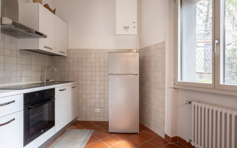Il Ferrone Apartment with Garden - Greve in Chiant: Sol, Sol, Principaux Appliance, Cuisine, Design Intérieur, Appareil De Cuisine, Appartement, Pièce, Plafond, Comptoir