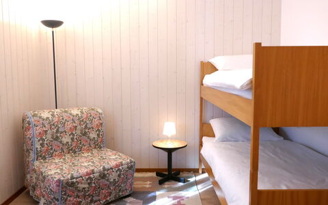 La Casetta: Meubles, Sol, Design Intérieur, Sol, Mur, Lit, Chambre, Bois, Pièce, Textile