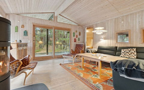 Tjegge - 500M from the Sea: Bois, Plafond, Domicile, Chalet, Cabane En Rondins, Dur, Salon, Batiments Jardin, Luminaire, Tache De Bois