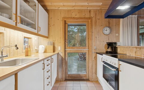 Tjegge - 500M from the Sea: Cuisine, Comptoir, Appareil De Cuisine, Sol, Design Intérieur, Bois, Cabinetry, Principaux Appliance, Plafond, Sol