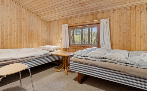 Tjegge - 500M from the Sea: Bois, Chambre, Lit, Plafond, Sol, Drap De Lit, Design Intérieur, Literie, Sol, Domicile