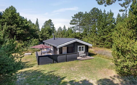 Reinhardt - 800M from the Sea: Chalet, Arrière-Cour, Cour, Batiments Jardin, Cabanon, Siding, Mobilier De Jardin, Cabane En Rondins, Structure En Plein Air, Cabane